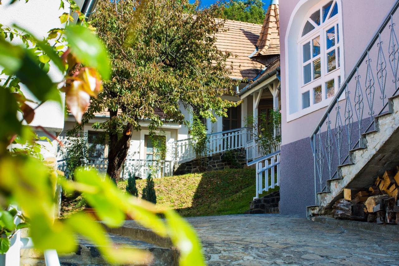 Fogado A Ket Toelgyfahoz Bed & Breakfast Sümeg Exterior foto